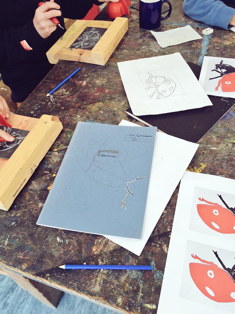 biswellprint's tweet photo. Reduction Lino printing at Sunningdale School. #Lino #school workshop #printmaking #Sunningdale http://t.co/ZUy9uI59zE