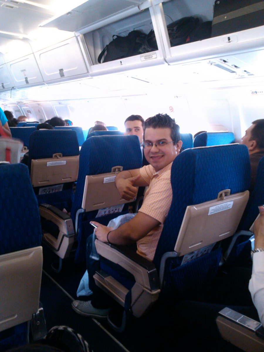 session_group's tweet image. Nuestro baterista @Yensenfunrin vuela alto y con estilo