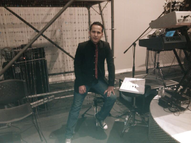 session_group's tweet image. Nuestro bajista @rudagonz en @letitbevzla #Caracas esperando para tocar y vuelve este 21 y 22 de mayo en @CBAateneo