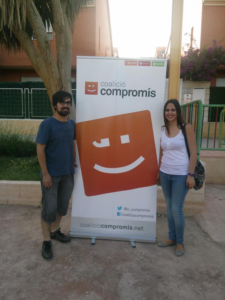 compromisNVLD's tweet photo. Seguim fent campanya a peu de carrer. Este divendres estarem al Parc l'Artística.  Ens veiem?  #ambValentia http://t.co/jpc5Ev9vXx