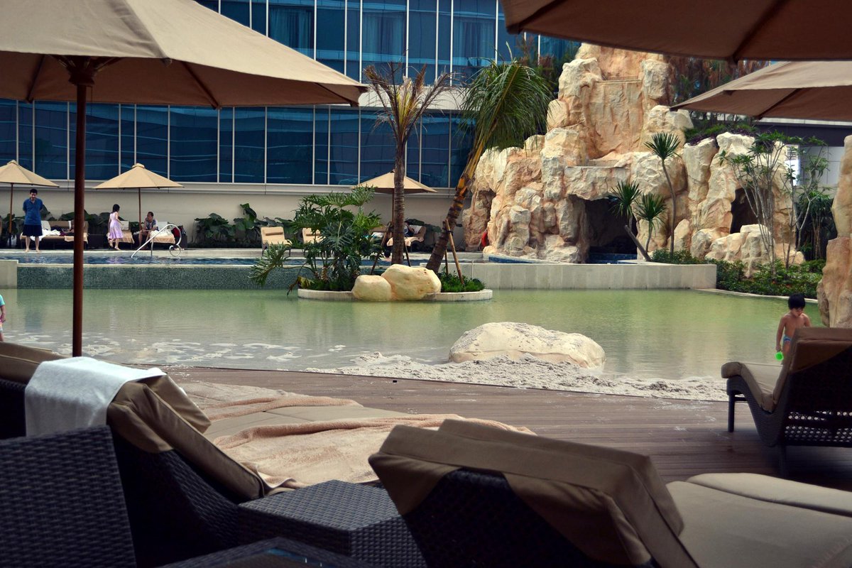 Trans Luxury Hotel tweet media