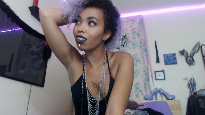 I'm live! Come see me make all these cute faces, and many more! http://t.co/NDfpsylsmL<a href="/tag/goddess"class="tags"><span>#goddess</span></a>