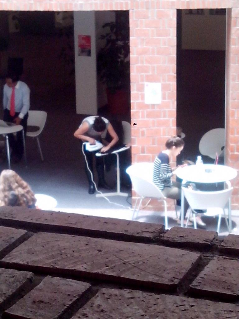 iberomr's tweet photo. En finales uno ve de todo... DE TODO #dateuntiro #tintoreriaibero http://t.co/MV2lD6dtlt