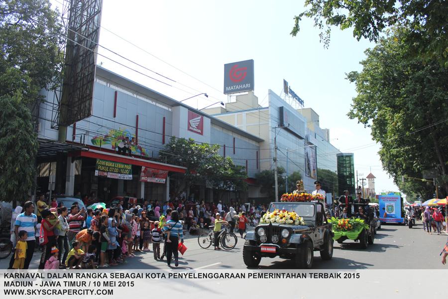SSCMadiun's tweet photo. Karnaval di Madiun / 10 Mei 2015. sumber foto: http://t.co/1o6BxNSvt4. #skyscrapercity #madiun #jatim #indonesia http://t.co/TAUFXYLijt