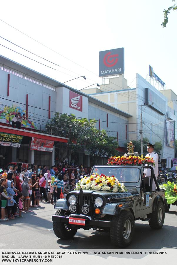SSCMadiun's tweet photo. Karnaval di Madiun / 10 Mei 2015. sumber foto: http://t.co/1o6BxNSvt4. #skyscrapercity #madiun #jatim #indonesia http://t.co/uRxmDxxUD5