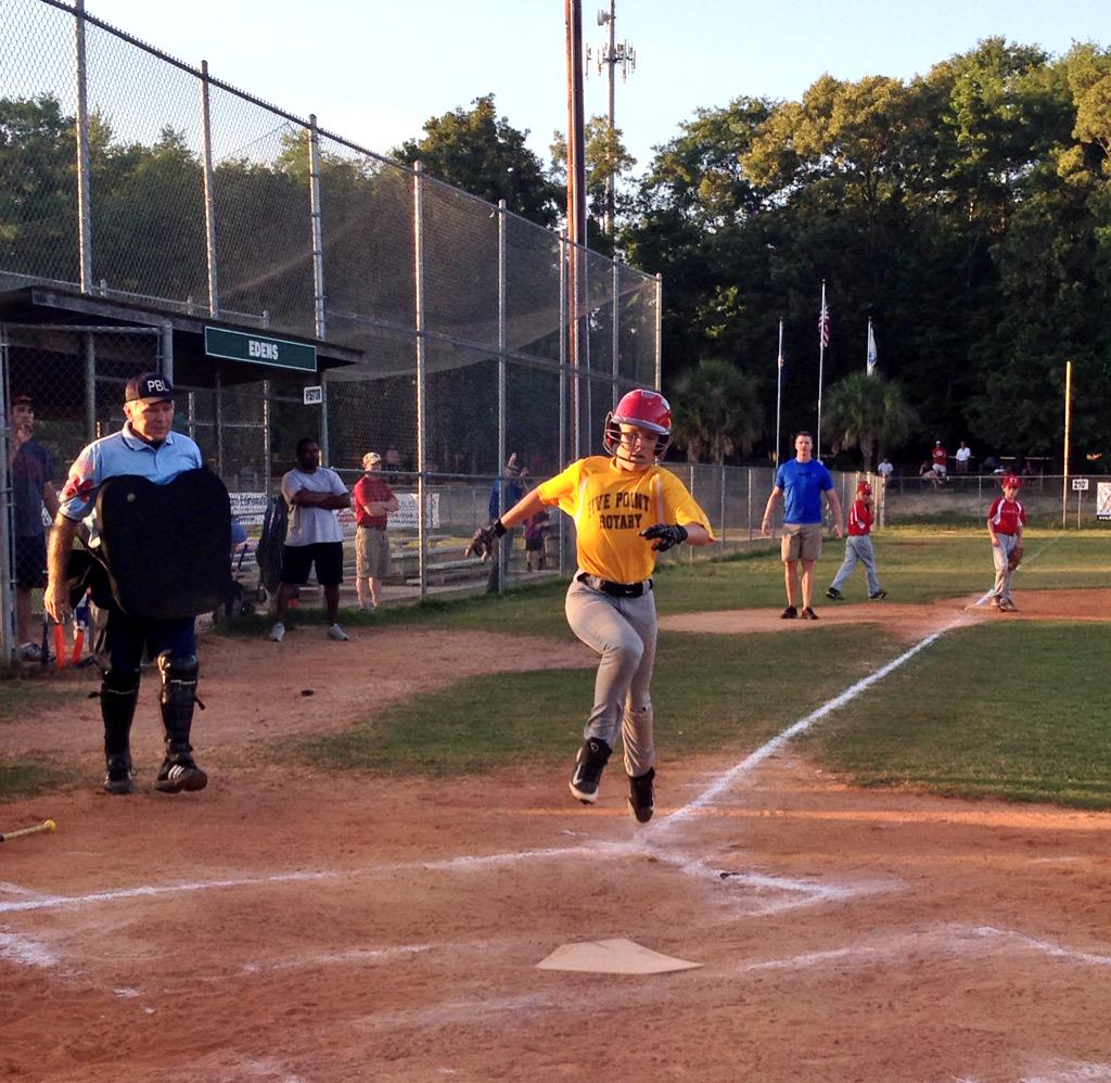 5_PointsRotary's tweet photo. And it's a #homerun for Team @5_PointsRotary #RotaryRowdy @palmettobaseball http://t.co/dOmLc1YOmp