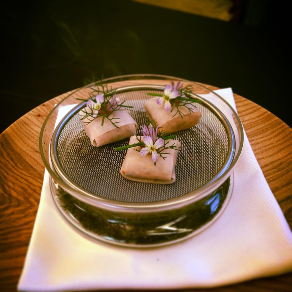 Gertdemangeleer's tweet photo. #NewAppetizer #ComingSoon #SmokedMackerelRavioli #HertogJan http://t.co/KzP8NcCI3C