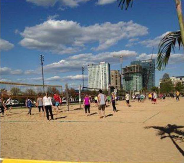 Anapio7's tweet photo. Favorite Wednesday night activity! @BaltimoreMD #BaltimoreBeach http://t.co/QM7888RU3O