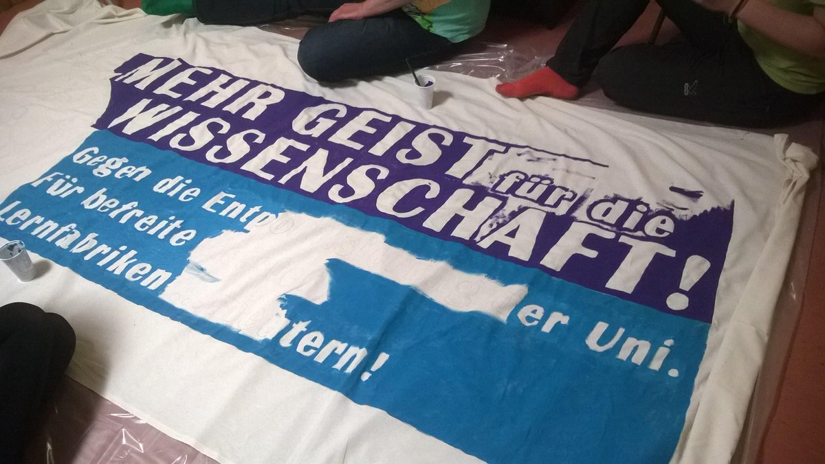 Die Vorbereitungen für nächsten Mittwoch laufen. Kommt um 11 Uhr auf den Opernplatz nach Hannover! #meutern #demo