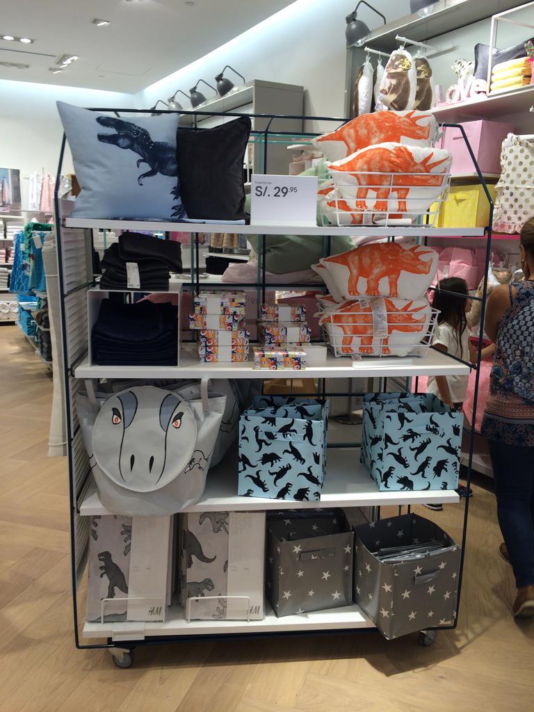 LittleCornerVE's tweet photo. Mañana feliz conociendo @hmperu! La tienda es inmensa y hay para todos: hombre, mujer, embarazadas, niños y hogar! http://t.co/mKutMiiR50