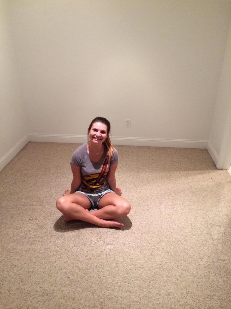 Floor3Qb's tweet photo. Bye broom http://t.co/ybXJGMR4BM