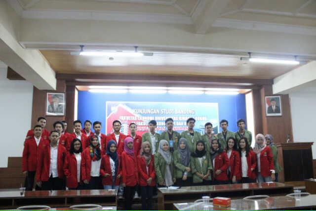 bemfebunisbank's tweet photo. Nih foto sama temen temen dari fakultas ekonomi djuanda bogor cc: @Himaksi_feunida @HMM_FEUNIDA @hmps_manajemen http://t.co/ZvzFXFtDSQ
