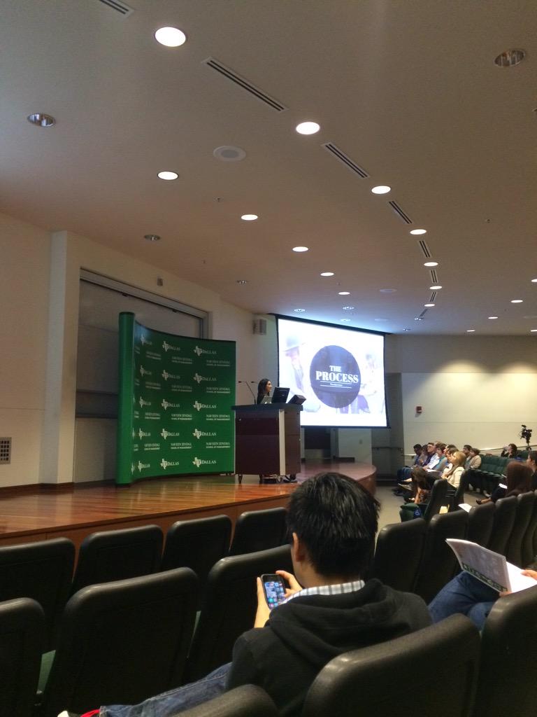 purplekimchi's tweet photo. #emacc2 @lailamir presents her Demure Magazine project, a fashion magazine for Muslim women http://t.co/uHIE5uLtEP