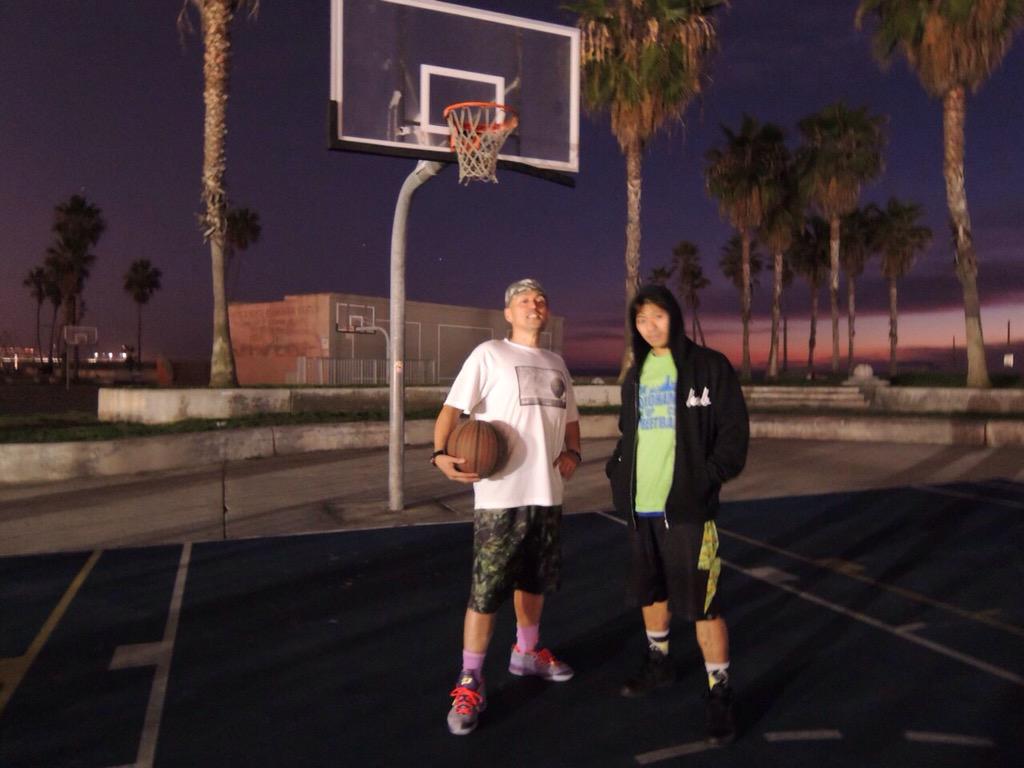 טוויטר Muro 世界は遊戯場 בטוויטר Californiaはベニスビーチで一緒にストリートバスケ をしてきた仲間の塩井隼人君が 5 17日曜日イオンモール幕張新都心のバスケイベントで3 3の選手として登場 スポーツオーソリティ Spalding Cup Http T Co Aordtqdlzw