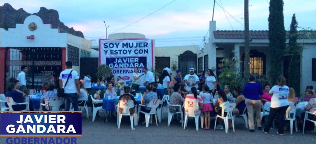 ArriolaAlonso's tweet photo. Gracias a los vecinos de Guaymas Norte por su participación en tardes de lotería con @JavierGandaraM @mcuen http://t.co/ZLcHYRJILs