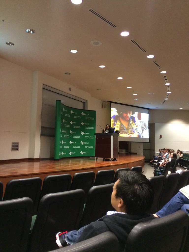 purplekimchi's tweet photo. #emacc2 @EstefaniaMeyer presents on her work with homeless youth in Dallas http://t.co/ICfw934KBL