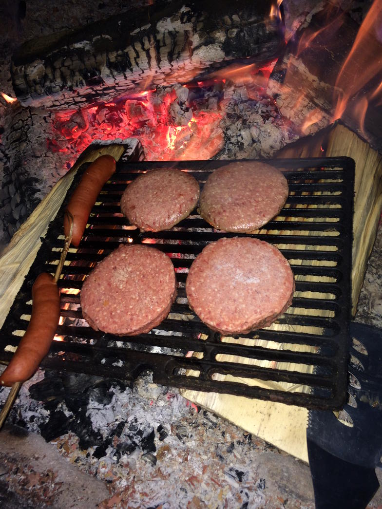 Me and uncle @BrianSimson 's late night cottage snack

#cookingonanopenfire #cavemen