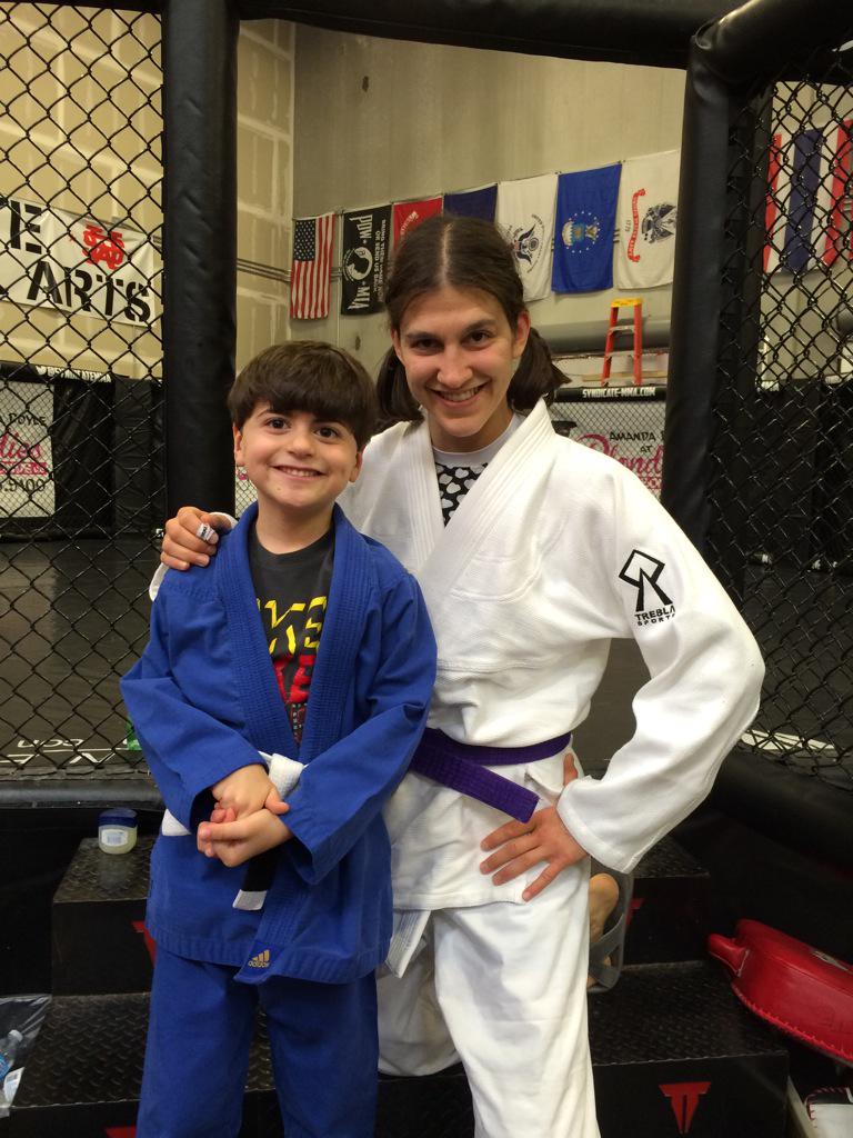 I got <a href="/treblasports/">Trebla Sports</a> new gi! Fits great! Comfy! Pic with my adorable student! <a href="/SyndicateMMA/">Syndicate MMA</a> 新しい道義と可愛い生徒！
