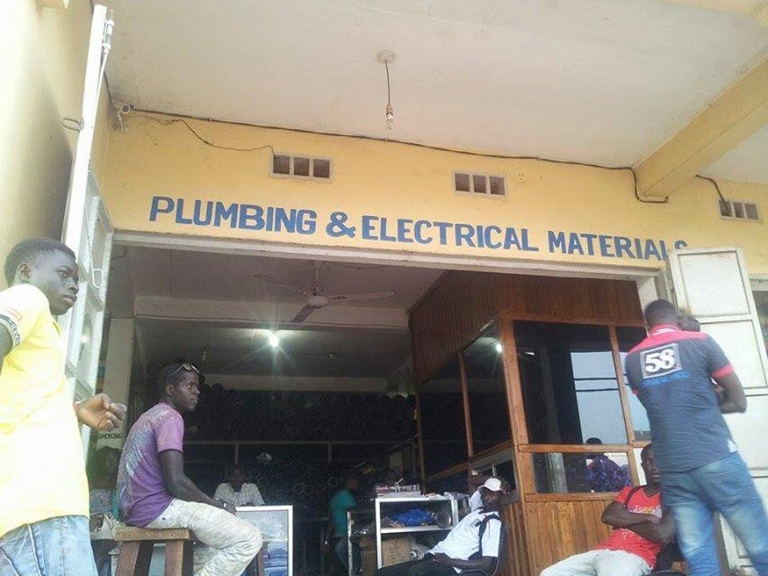 ModouHub's tweet photo. The water tower is going up thanks to these folks getting prices at the plumbers! @pa_modousarr @R4L @RotHfxHarbour http://t.co/Q7lRsXvdTD