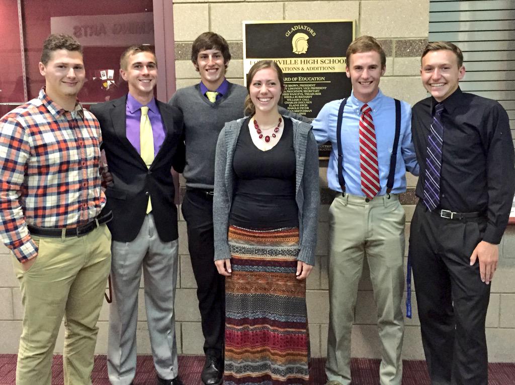 FowlervilleXC's tweet photo. Congrats #Seniors @gullett_nick @TylerJBurkhardt @cam_bron9 @rachel_coon15 @2Gibbons @CubicProbs #neverstoprunning http://t.co/McTwY5WA1x