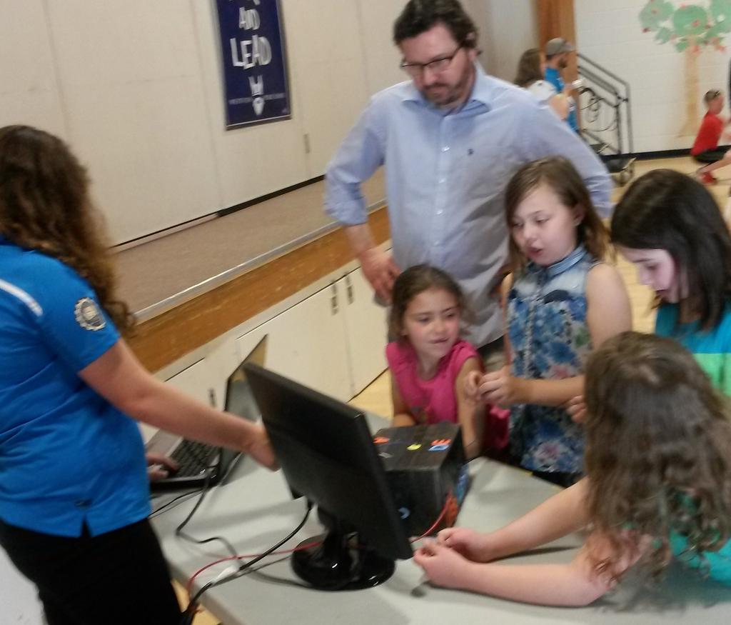 WestviewFMPSD's tweet photo. GreatTimes @DiscoverE_UofA @WestviewFMPSD at Family Science Night. Sharing Active Learning +Summer Camp Info. #YMMEd http://t.co/5hpK63Sai0