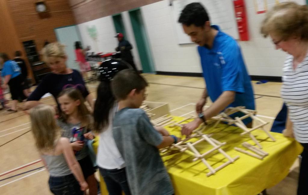 WestviewFMPSD's tweet photo. GreatTimes @DiscoverE_UofA @WestviewFMPSD at Family Science Night. Sharing Active Learning +Summer Camp Info. #YMMEd http://t.co/5hpK63Sai0