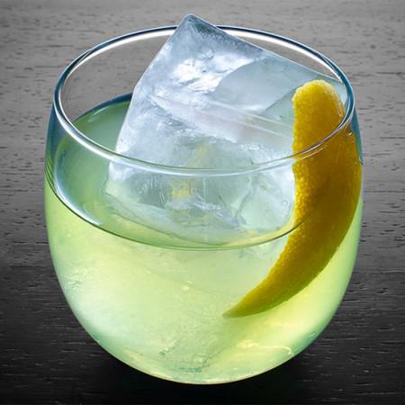 foodandwine's tweet photo. 5 amazing cocktails that will drive you nuts. http://t.co/fdgO1YUjEL #FWx http://t.co/zl4uPQebgK