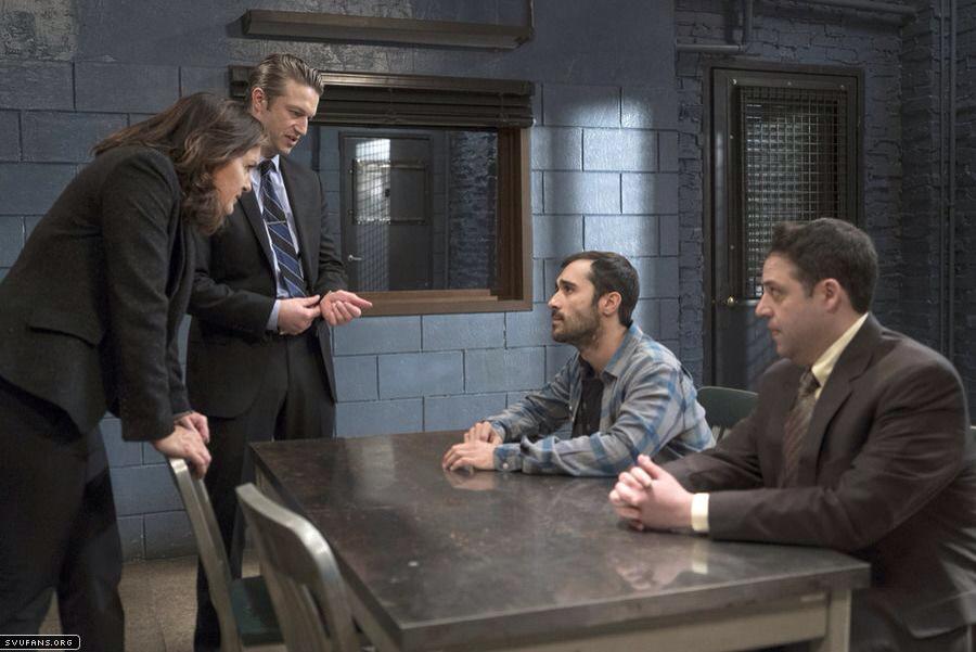 lxperra's tweet photo. #GetThatGuy Badass time @Mariska @PeterScanavino #KiddnappedOnSVU http://t.co/S8FUpQTdSw