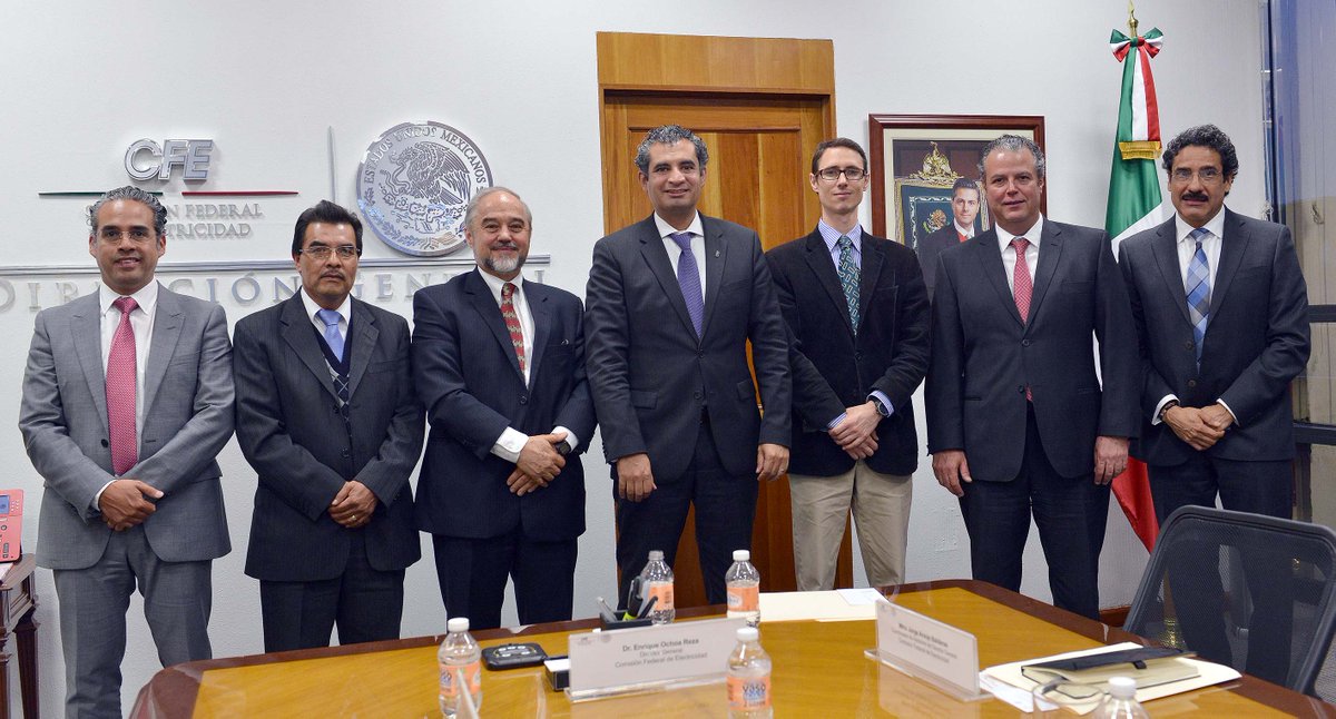 EnriqueOchoaR's tweet photo. En reunión con Carlos Gottfried, Presidente, y Tomás Gottfried, Gerente de Ingeniería de Potencia Industrial. http://t.co/lZHBYCosY3