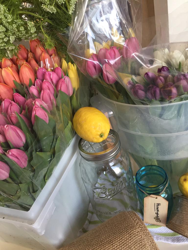 MsKrystalHines's tweet photo. Working on floral design, I can't wait to see the final product! #mayflowers #tulips #masonjars #lemons #eventlife http://t.co/HdqAfobOPt