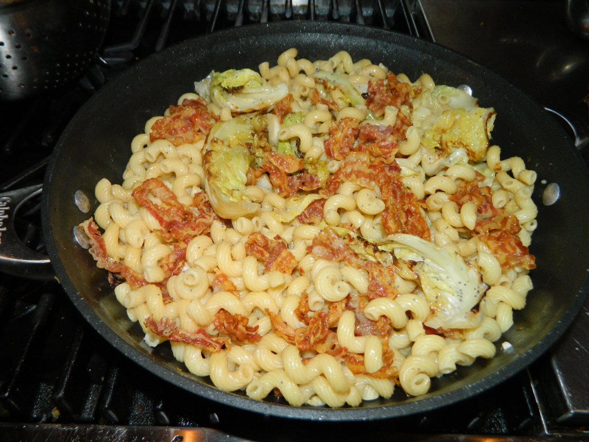 CookTimeRemmi's tweet image. #WhatsForDinnerWednesday Parmesan Pasta with Pancetta and Cabbage!! #RemmiCooks #CookTimeWithRemmi