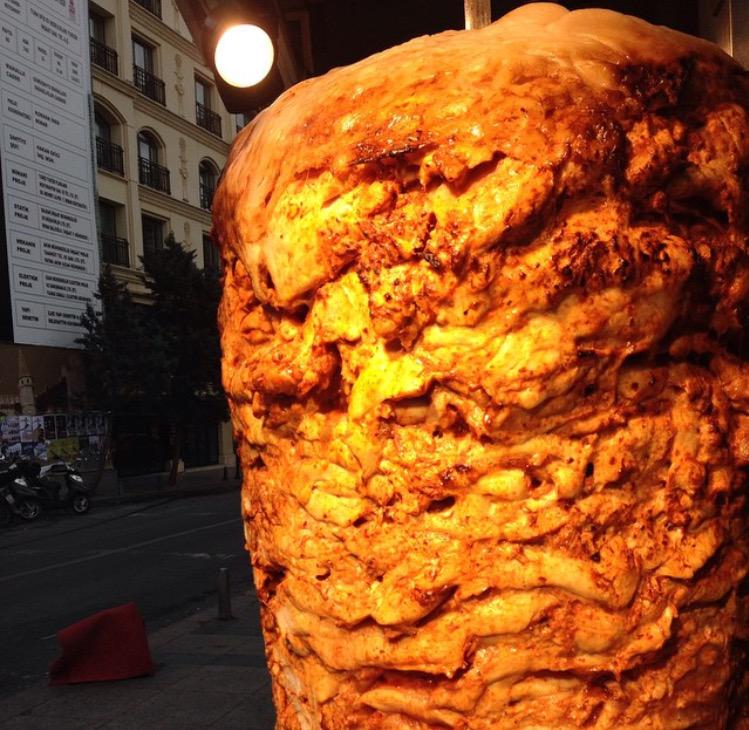 Block Doner, di Indonesia dikenal sebagai "Kebab Sayat" adalah salah satu produk Lezita. Instagram : <a href="/lezitaID/">lezitaID</a>