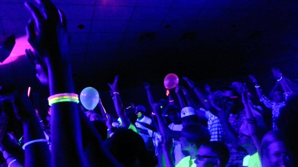 bmroberts16's tweet photo. Church was amazing tonight Thanks to DPB and thank you to everyone Who made it happen and everyone Who was there http://t.co/mk3fgvf3GH