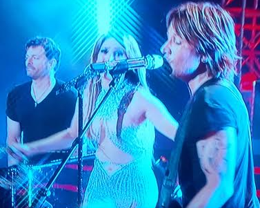 suggestonline's tweet photo. #KeithHarryJen Do "Diamonds" and "Locked Out of Heaven" on #IdolFinale! (VIDEO) http://t.co/rw0woPovgT #Idol http://t.co/sSyuLwFW4L