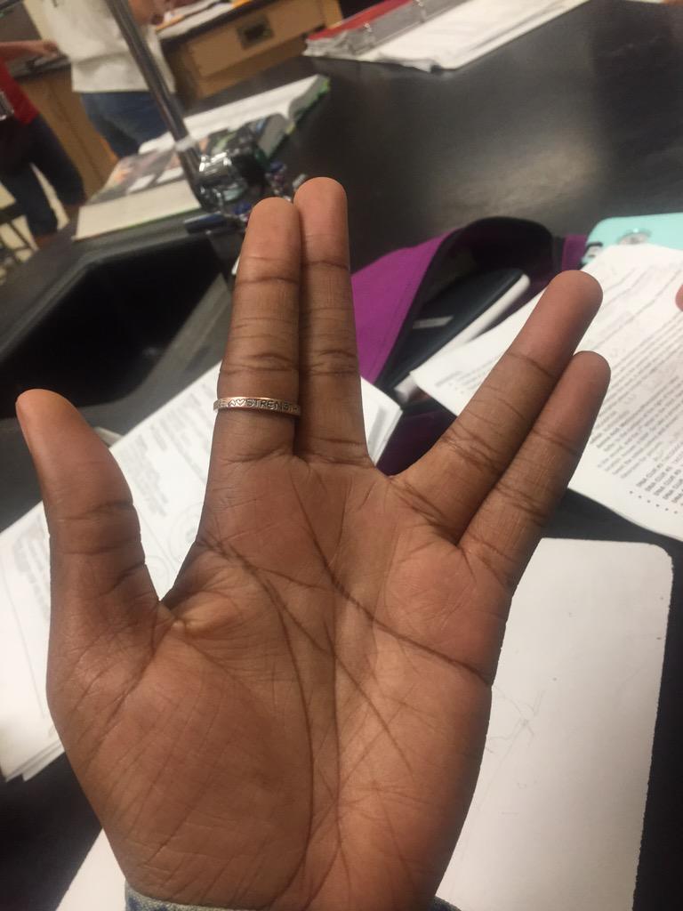 JPaulmark's tweet photo. Can't imagine people not being able to do this?? Apparently its in your genes, maybe you should wash them. :// http://t.co/u8YN2wtLdd