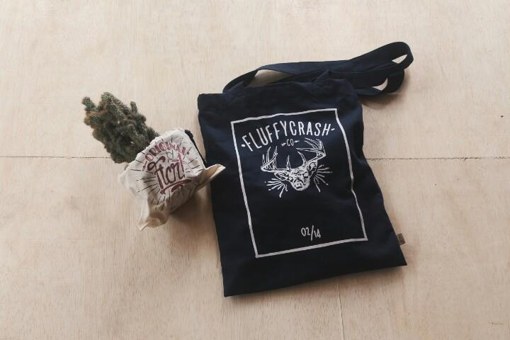 FluffyCrashCo's tweet photo. Have a great holiday worker. Boxt totebag idr 90k, let's steal! http://t.co/0ADzUd0QaF