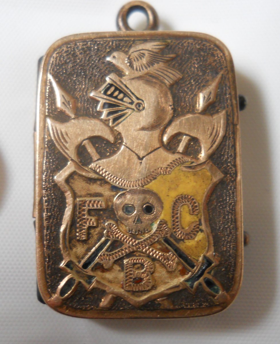 GiftMountain's tweet image. #Antique Enameled Knights of #Pythias Fraternal Locket
etsy.com/listing/233213…