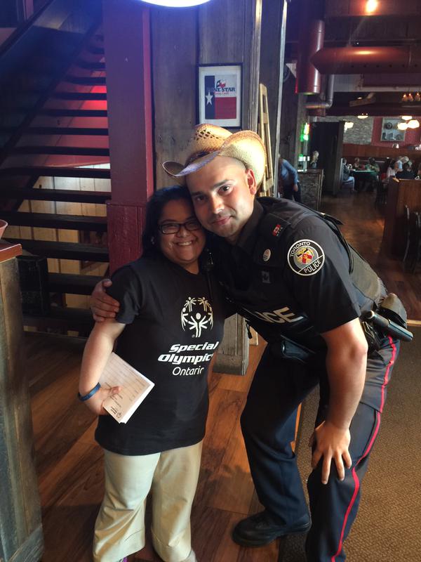 SOToronto1's tweet photo. Thanks to @TorontoPolice &amp; @lonestartexmex for a great #CopsCowboys fundraiser in support of Special Olympics! http://t.co/qnPHJI5IfM