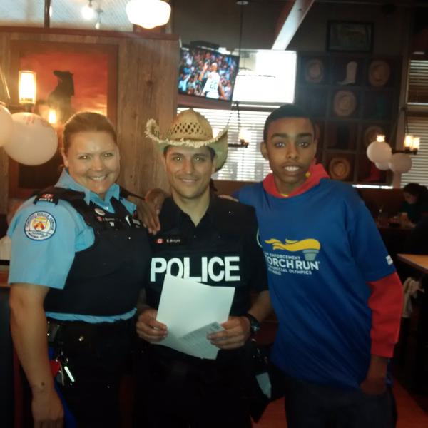 SOToronto1's tweet photo. Thanks to @TorontoPolice &amp; @lonestartexmex for a great #CopsCowboys fundraiser in support of Special Olympics! http://t.co/qnPHJI5IfM
