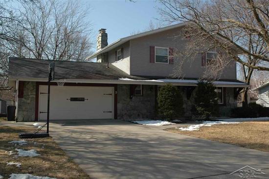 MiBride's tweet image. Priced to Sell - 4 Bedroom Home for sale in Frankenmuth, Michigan 
zillow.com/homedetails/3-…