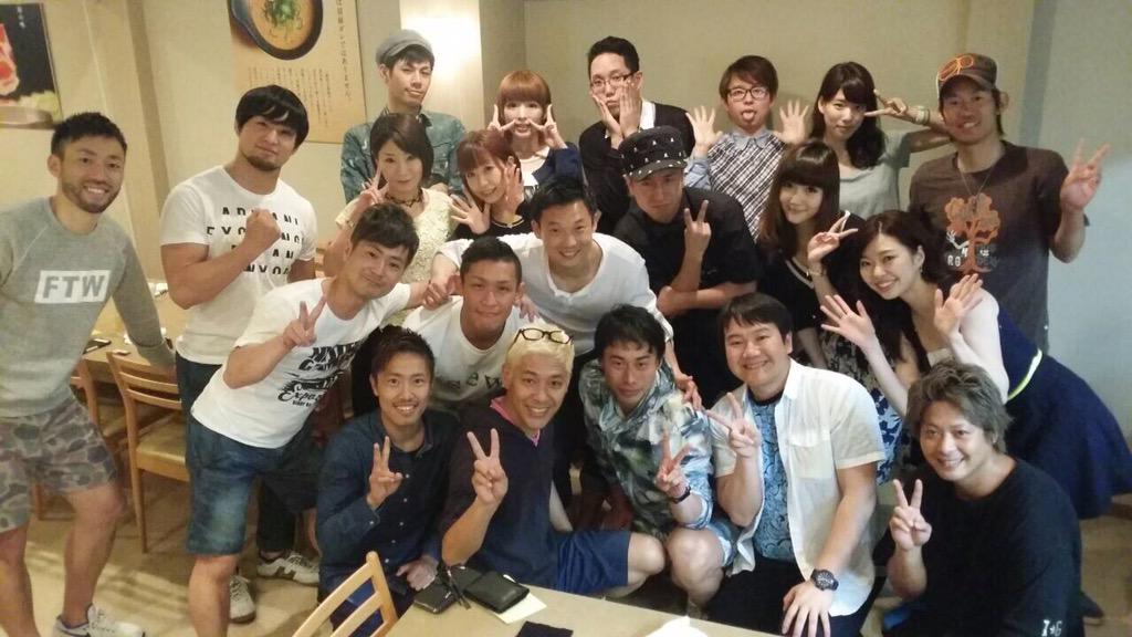 Dj Ando Hard Dance Rockers です 六本木の しゃぶ八 ルーキーズで湯舟役を演じていた五十嵐隼士君のお店で飲み会をしました 主催のジーニーさん始め 競輪選手やプロレスラー 女子野球監督まで集まり 入江君とロンブーリョウさんも参加してました