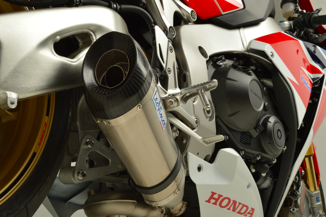 leovince's tweet photo. Developing the #LeoVince #FactoryR for the #HONDA #CBR1000 #RR
#RideDominateRoar http://t.co/G3BxgKKA9W