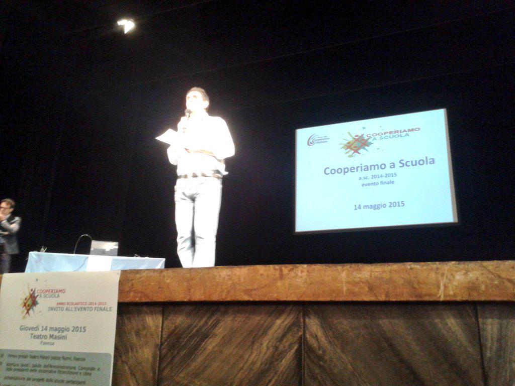 CultPopSocCoop's tweet photo. #cooperiamo a #scuola #giovani e #cooperazione, siamo partiti in un teatro Masini pieno! http://t.co/MX9CnOGxPV