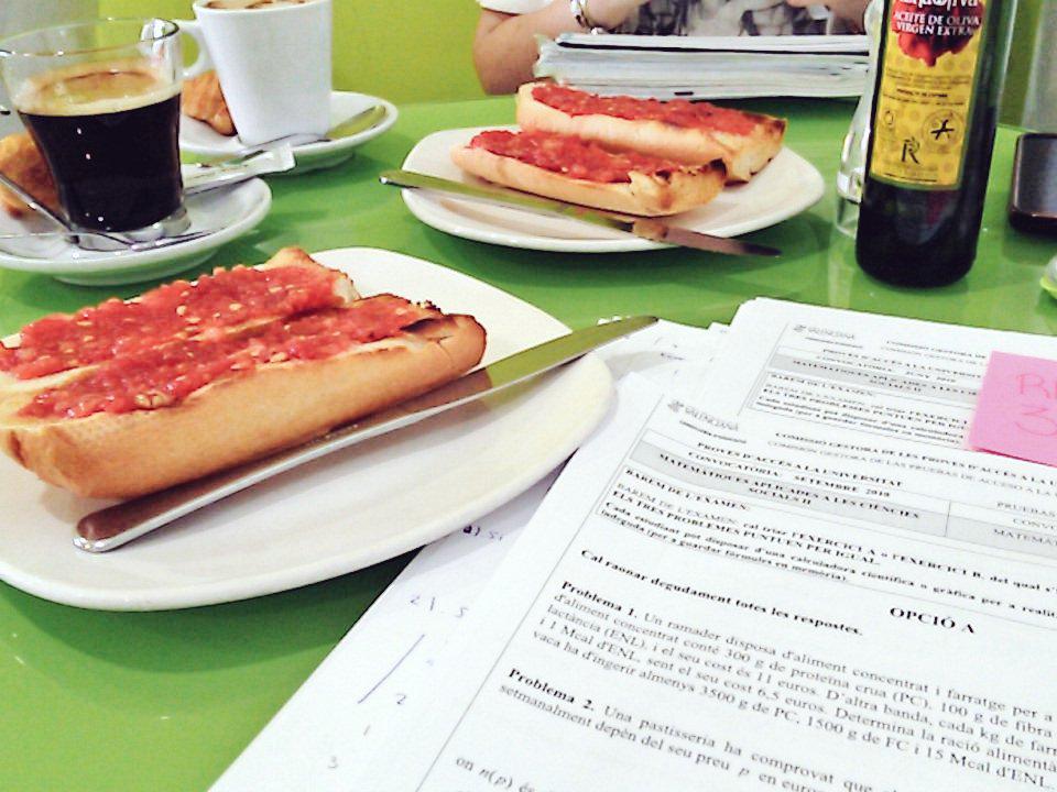 DanielleHenao_'s tweet photo. La mejor manera de combatir los exámenes @raquelvidal_8 💪 http://t.co/kQeRZDQD9N