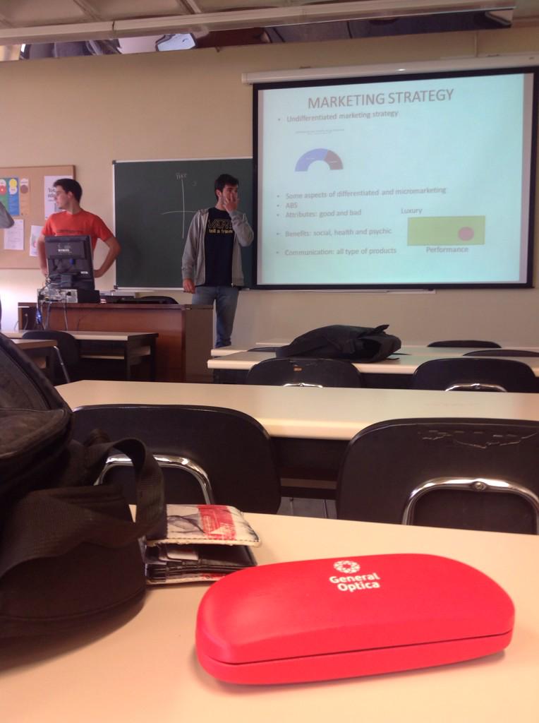 intercarping's tweet photo. Muchas gracias a @javiermendiak y @i_zarati por su presentación! Difícil prestar atencion con semjantes tordos http://t.co/p6gpb2YtHy