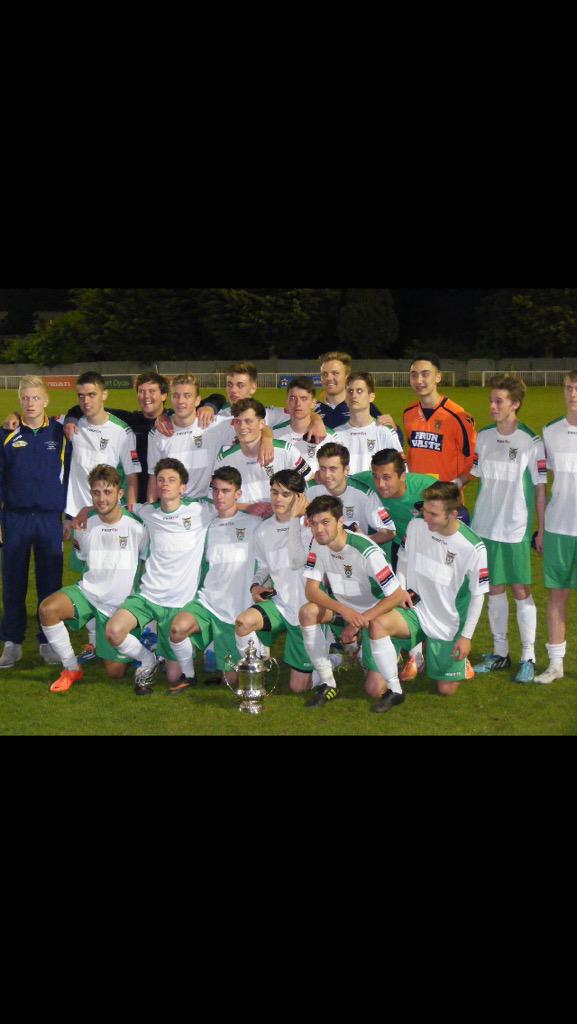 dancox1986's tweet photo. It's been a excellent season &amp; a real honour to manage the Bognor u18s. #madehistory #pebbles #championsofryman 🏆⚽️🐝 http://t.co/eCP5MXPaEa