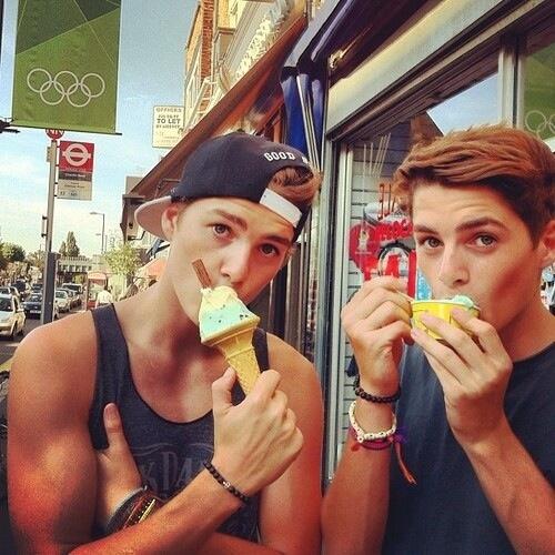 Happy birthday to one of the finest twinnie Finn and Jack Harries 