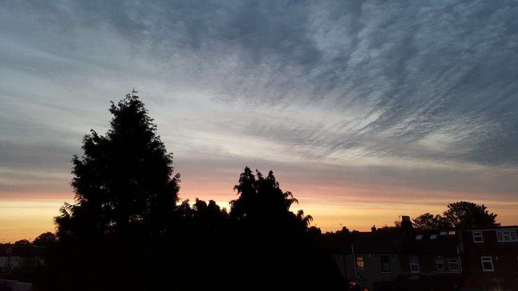 hashahtag's tweet photo. #Fajr #skys http://t.co/fA24P870i1