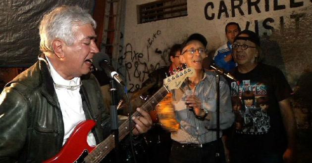 campaneando_13's tweet photo. .  @XochitlGalvez lleva a “rockear” a su marido http://t.co/brlEXZFFTo http://t.co/96OTBCS1WB