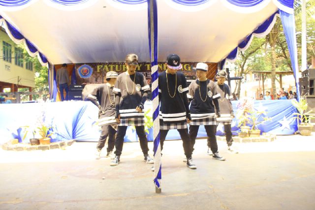 TITLE DANCE CREW tweet media